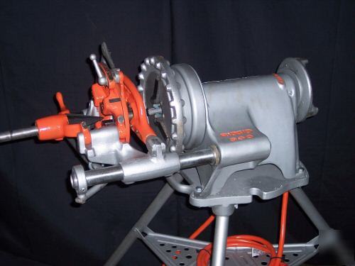 Like new ridgid 300 pipe threading machine - 