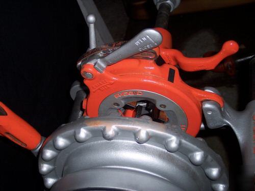 Like new ridgid 300 pipe threading machine - 