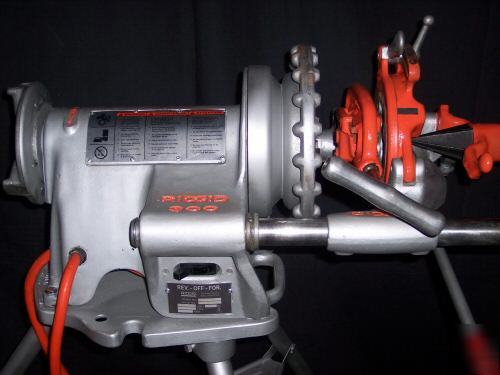 Like new ridgid 300 pipe threading machine - 