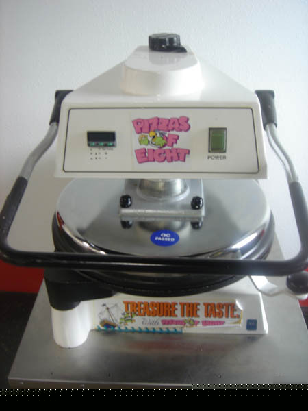 Doughpro DP1100 pizza dough press