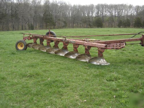 Massey ferguson 8 bottom plow, 14 inch shares - nice 