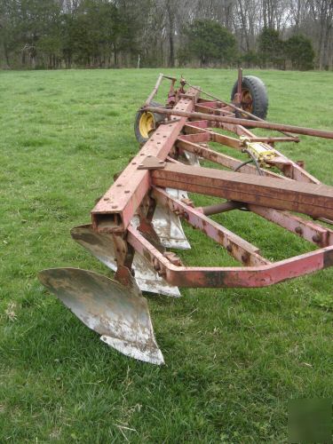 Massey ferguson 8 bottom plow, 14 inch shares - nice 