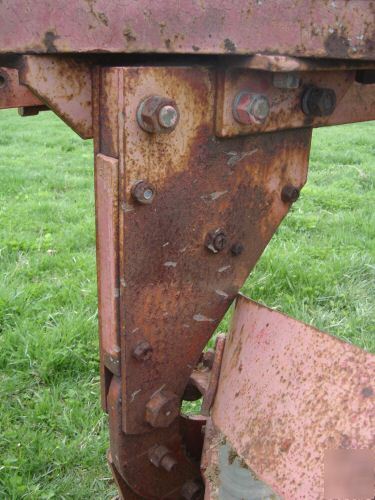 Massey ferguson 8 bottom plow, 14 inch shares - nice 