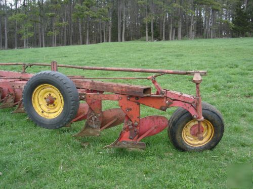 Massey ferguson 8 bottom plow, 14 inch shares - nice 