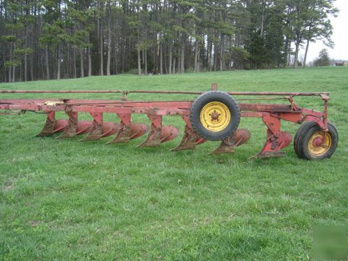 Massey ferguson 8 bottom plow, 14 inch shares - nice 
