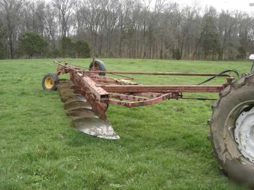 Massey ferguson 8 bottom plow, 14 inch shares - nice 