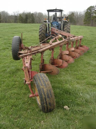 Massey ferguson 8 bottom plow, 14 inch shares - nice 