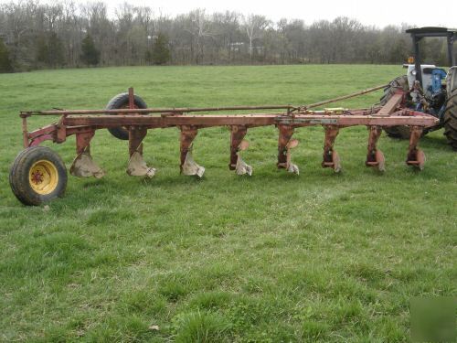 Massey ferguson 8 bottom plow, 14 inch shares - nice 