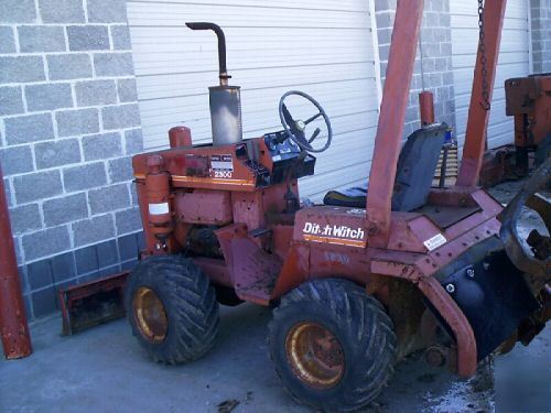 Ditch witch 2300 trencher