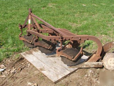 Ferguson 3-bottom 3-point plow, no 