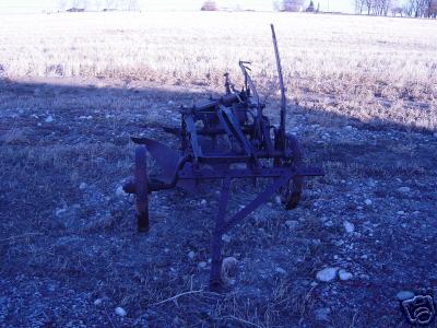Ih- 3 bottom plow