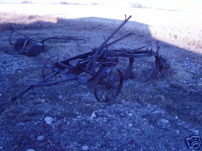 Ih- 3 bottom plow