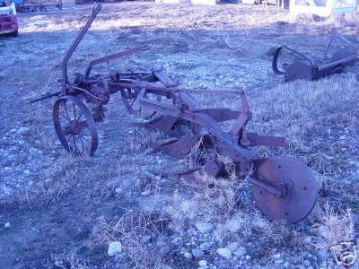 Ih- 3 bottom plow