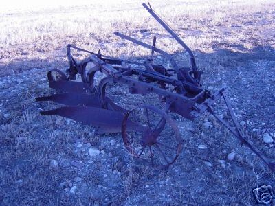 Ih- 3 bottom plow