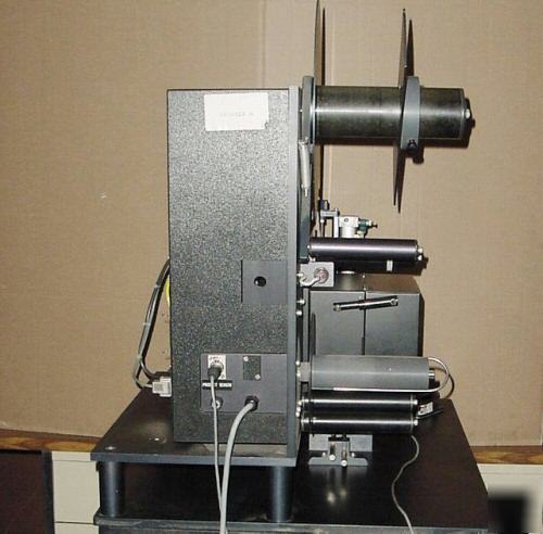 Universal labeler sato print label labeling applicator