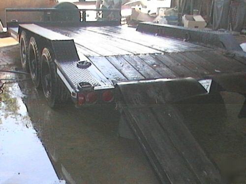 Heavy duty equipment trailer 