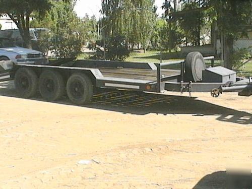 Heavy duty equipment trailer 