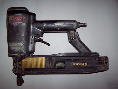 Senco 7/16 inch crown staple gun SNS40