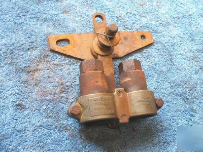 Ih farmall m remote 2-way hydraulic coupler and bracket