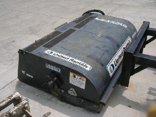 Bobcat 72 skid steer pu broom w/bucket
