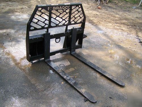 New 2002 case 40XT skid loader,900 hours, bucket, forks
