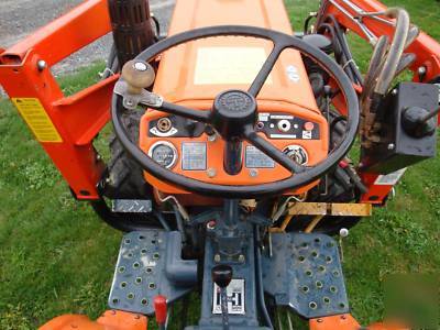 1980 kubota B6100 4X4 tractor w/ woods dual 145 loader