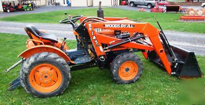 1980 kubota B6100 4X4 tractor w/ woods dual 145 loader