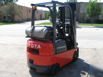 2001 toyota 3,000 lb fork lift 3000 forklift very nice