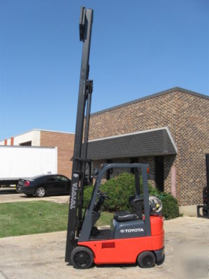 2001 toyota 3,000 lb fork lift 3000 forklift very nice