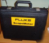 Fluke 123 industrial scopemeter in hard case