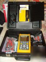 Fluke 123 industrial scopemeter in hard case