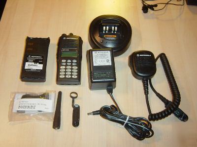 Motorola HT1250 uhf 128 channels radios w/ accessories