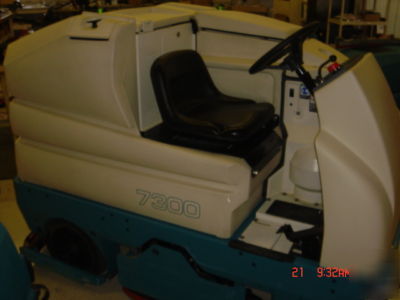 Tennant 7300 industrial rider scrubber only 196 hrs 