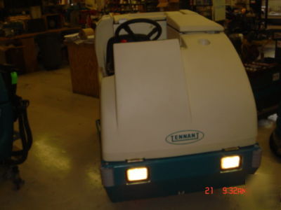 Tennant 7300 industrial rider scrubber only 196 hrs 