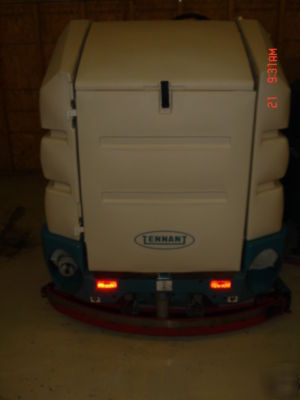 Tennant 7300 industrial rider scrubber only 196 hrs 