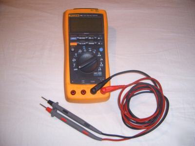 Fluke 189 true rms multimeter w/access. and case ~mint~