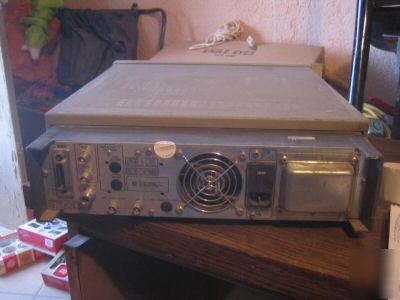 Hp 8656B signal generator 0.9-990 mhz opt 002 works