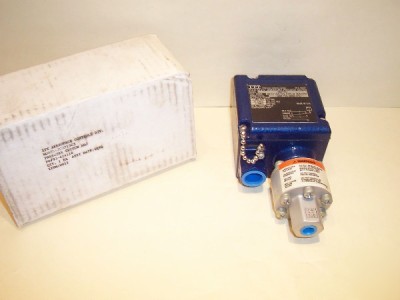 Itt aerospace pressure switch 200P13C3 200 to 1500 psi