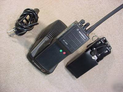 Motorola MT2000 48 ch 5 w vhf 136-178 mh handheld radio