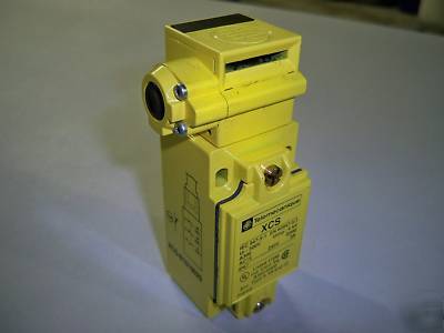 Xcs B1618929 safety interlock switch telemecanique 