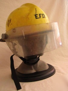 Cairns & brother 660 firefighters helmet vintage 1987