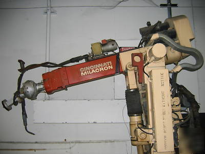 Cincinnati milacron industrial robot t 3 model 770