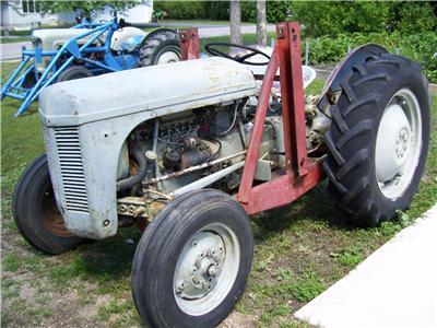 Ferguson 1952 collectors tractor, overhauled motor nice