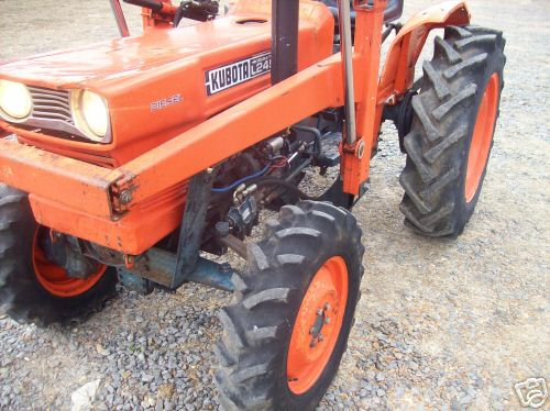 Kubota L245 dt 4X4 25HP diesel tractor w/ loader 