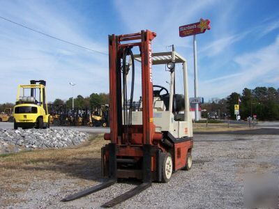 Nissan 3000 lb cap forklift truck