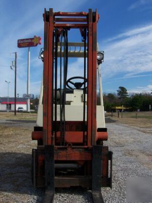 Nissan 3000 lb cap forklift truck