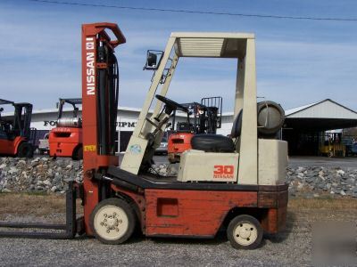 Nissan 3000 lb cap forklift truck