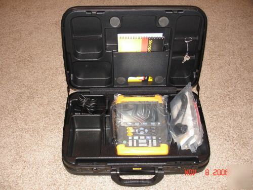 New fluke 192B scope meter with extras & calibration