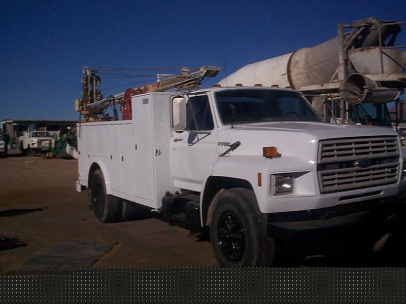 Heavy duty ford mechanic crane boom service truck