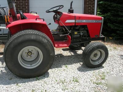 Massey ferguson 1020 4X4 diesel tractor very nice 